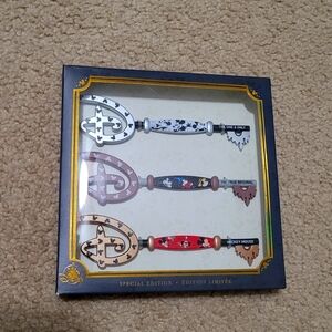 Mickey Mouse Through the Years Collectible Key Set – Special Edition